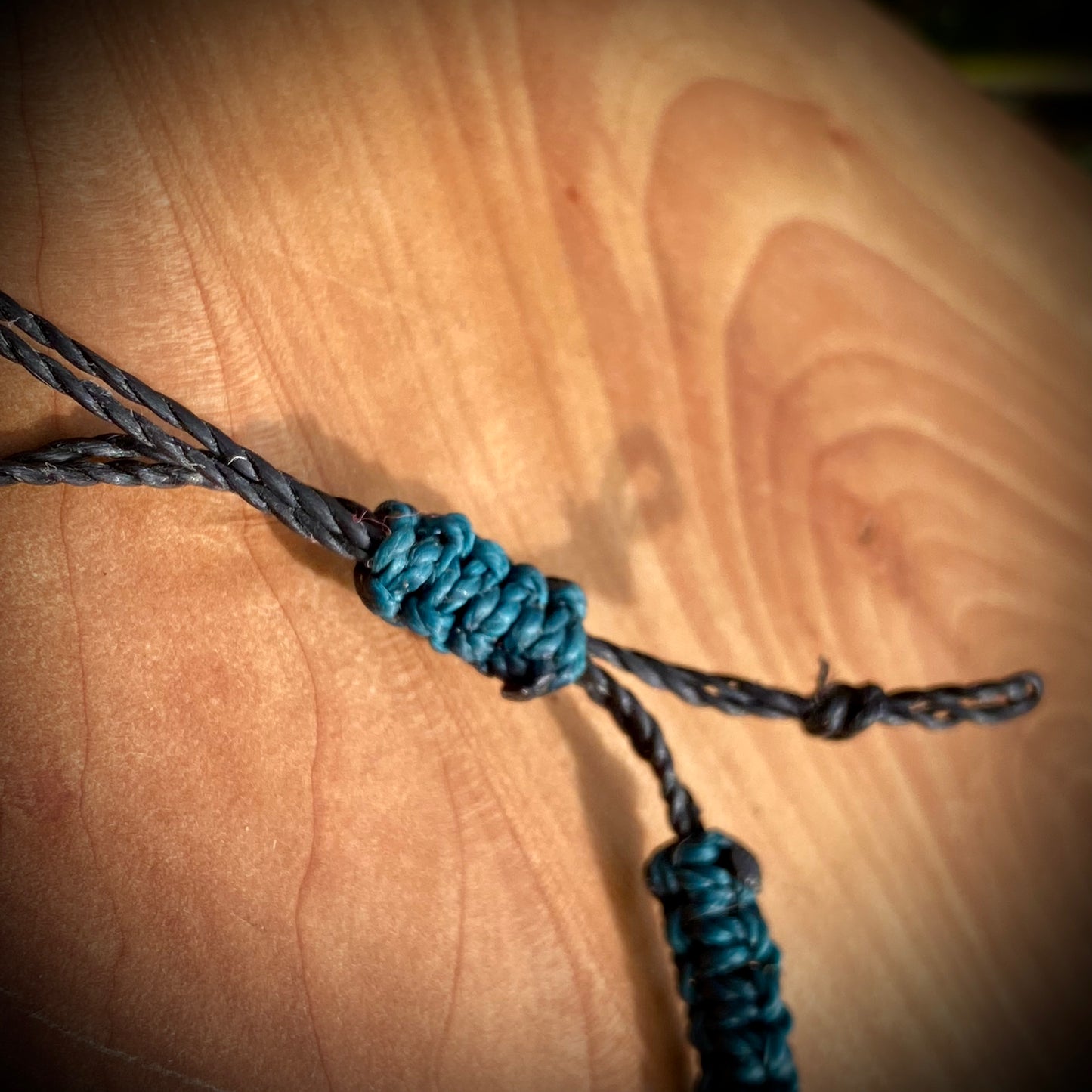 Armband - Dunkelgrünes mit Schiebeknoten